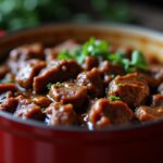 Le bœuf bourguignon revisité : la recette familiale qui réchauffe les cœurs